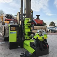 Máy ra vào lốp xe tải đa năng, lắp trên xe lưu động K1300M 