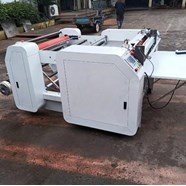 Máy cắt cuộn đề can (Sử dụng servo) HVLG-800/1000/1200