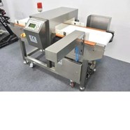 Máy dò kim loại tự động điều chỉnh độ nhạy băng tải có chức năng loại bỏ vật phẩm lỗi 