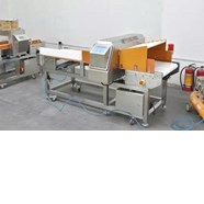 Máy dò kim loại với phần đầu nhô ra 