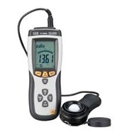 Máy đo cường độ ánh sáng CEM DT-8808
