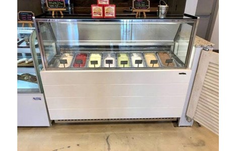 tu trung bay kem gelato baroque slm hinh 2