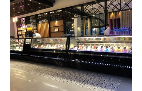 tu trung bay kem gelato prisma hinh 8