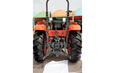 may keo kubota m6040su hinh 6