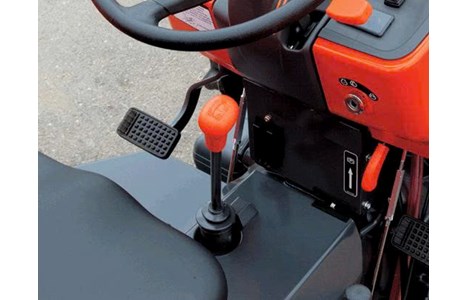 may keo kubota m6040su hinh 3