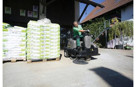 xe quet hut ngoi lai karcher km 105/110 r g+kssb hinh 2