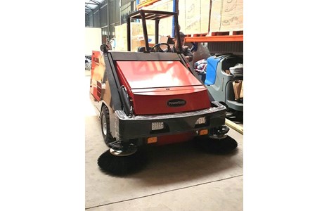 xe quet rac cong nghiep chay dau powerboss armadillo 9x  hinh 2