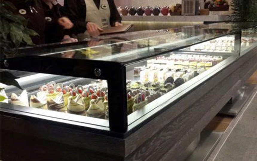 tu trung bay banh teos t form hinh 3