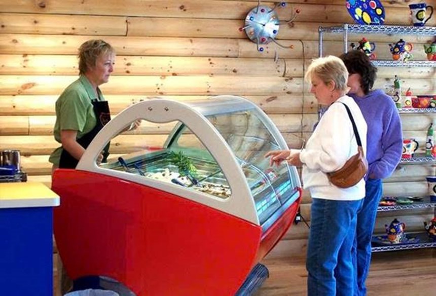 tu trung bay kem gelato troy hinh 3