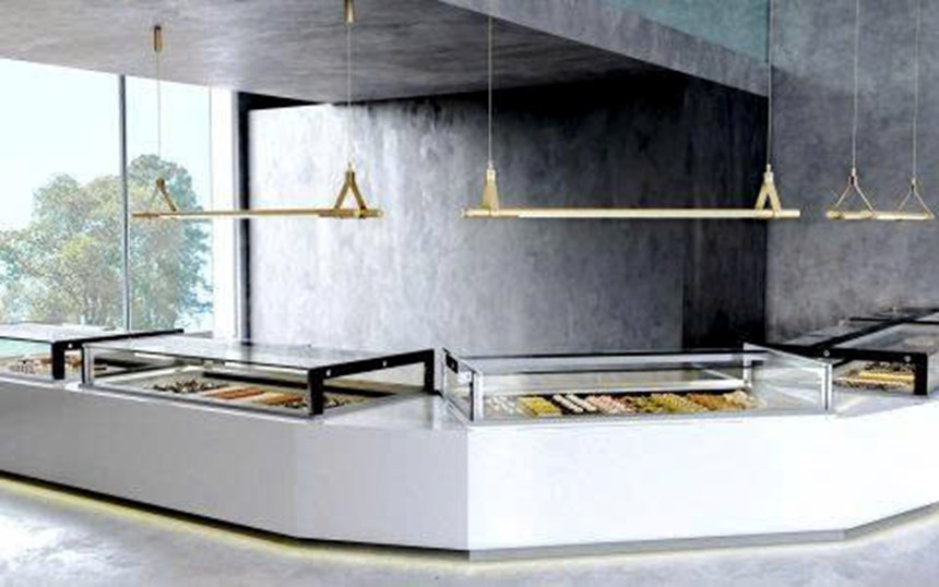 tu trung bay banh teos flat hinh 1