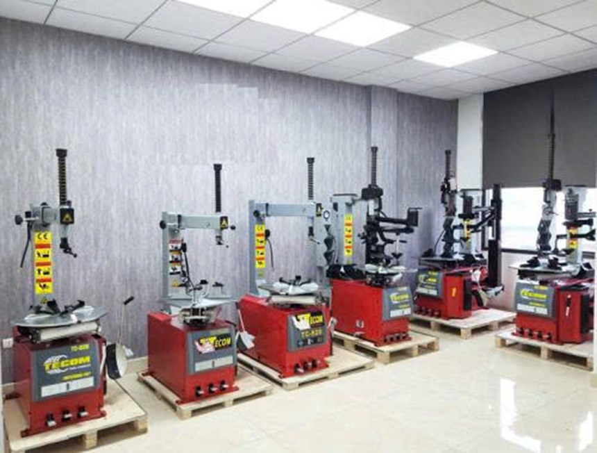 may ra vao lop tecom tc-828 – chinh hang hinh 0